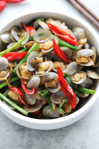 Lala clams cooked with soy sauce.