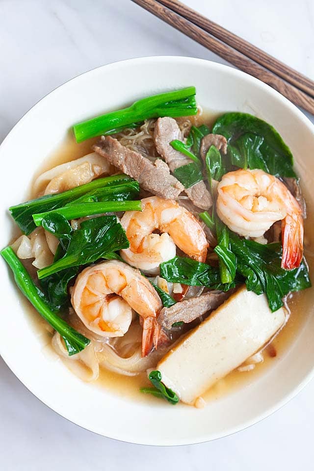 Penang Char Hor Fun (炒河粉) recipe - If you are a bachelor, perhaps you might want to try my recipe and make this dish for your girlfriend. And while you are at it, make some extras for your future parents-in-law, too! | www.666630.xyz