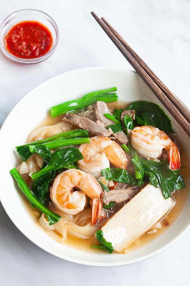 Penang Char Hor Fun (炒河粉) recipe - If you are a bachelor, perhaps you might want to try my recipe and make this dish for your girlfriend. And while you are at it, make some extras for your future parents-in-law, too! | www.666630.xyz