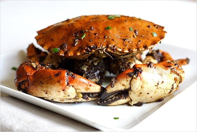 Black Pepper Crab recipe - It’s over-the-top delicious and as good as (if not better than) what you get from restaurants. A must-try. | www.666630.xyz