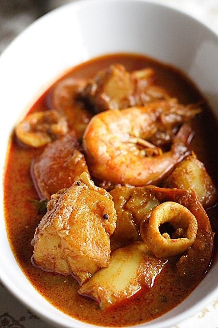 Seafood Curry Recipe (Malaysian Indian-Style):  The cooking style originated from the southern part of India, but had since been localized to a Malaysian taste. | www.666630.xyz