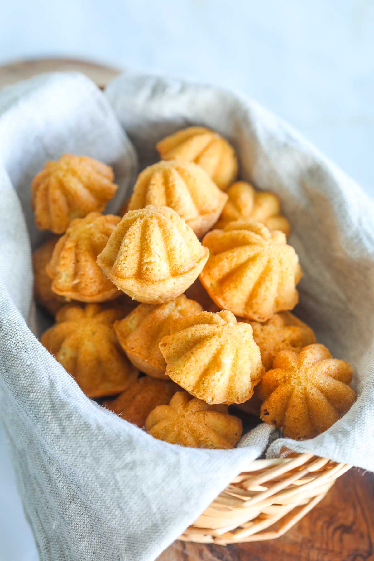 Kuih Bahulu.