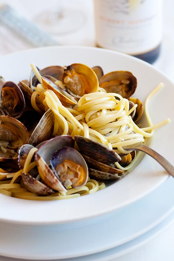 Linguine with clams on a plate.