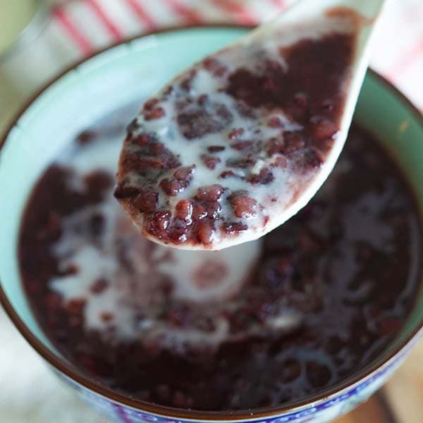 Black rice in bowl.