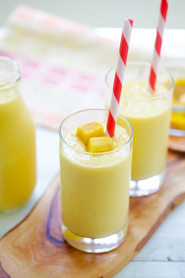 Mango Lassi - a rich, popular Indian smoothie with fresh mango, yogurt and honey. Easy recipe that takes 10 mins to make! | www.666630.xyz