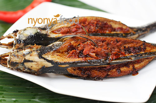 Here is our recipe for rempah fish—a Penang Nyonya specialty that is well-loved by many Peranakan/Nyonya-Baba families. If you go to Penang, you might find it at economy rice stalls if you are lucky! | www.666630.xyz