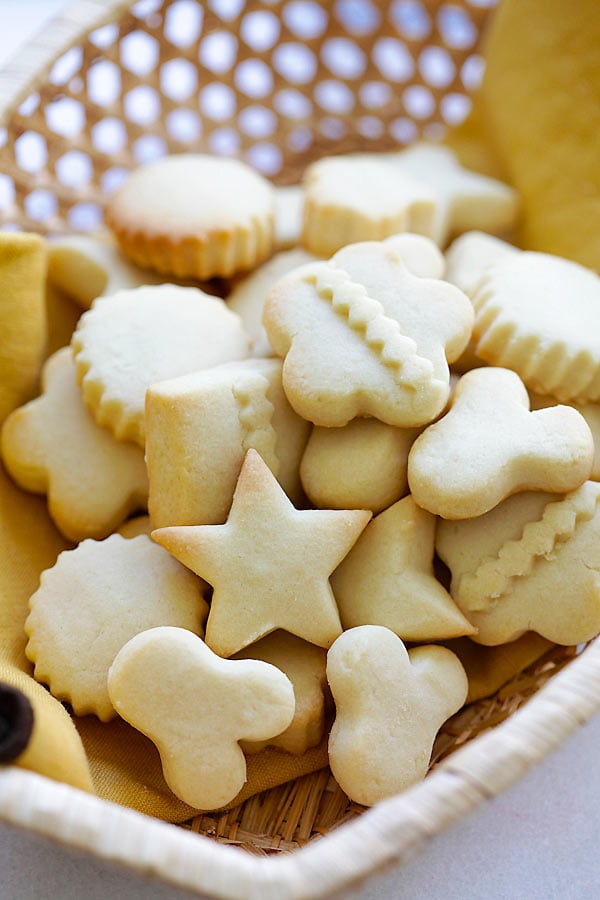 Butter cookies recipe in grams, with 5 ingredients.