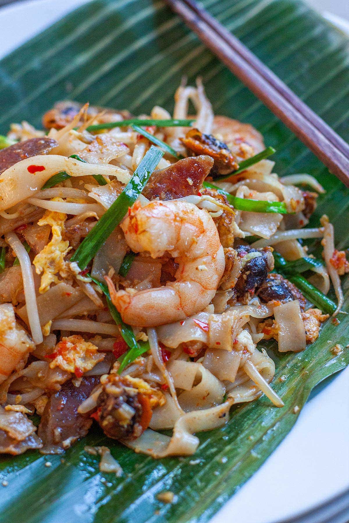 Authentic Penang Char Kuey Teow with step-by-step recipe guide. Char Kuey Teow is a famous Penang hawker food. The best Char Kuey Teow recipe on the web. | www.666630.xyz