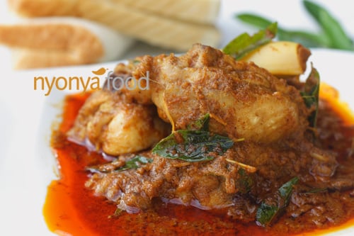 Chicken curry is made with bone-in chicken traditionally, and curry leaves are used to infuse the chicken curry with the intense fragrance of the curry leaves. | www.666630.xyz