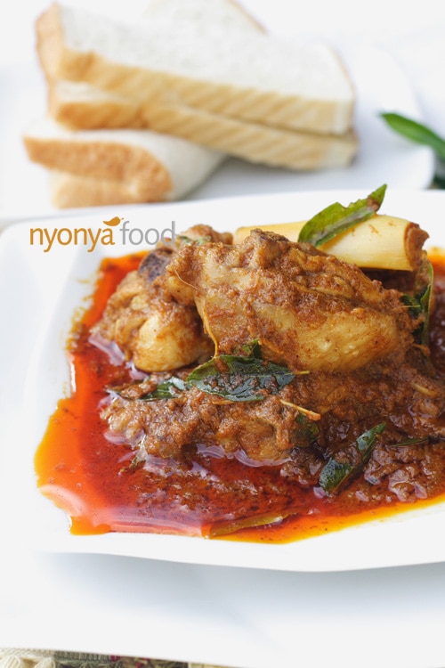 Chicken curry is made with bone-in chicken traditionally, and curry leaves are used to infuse the chicken curry with the intense fragrance of the curry leaves. | www.666630.xyz