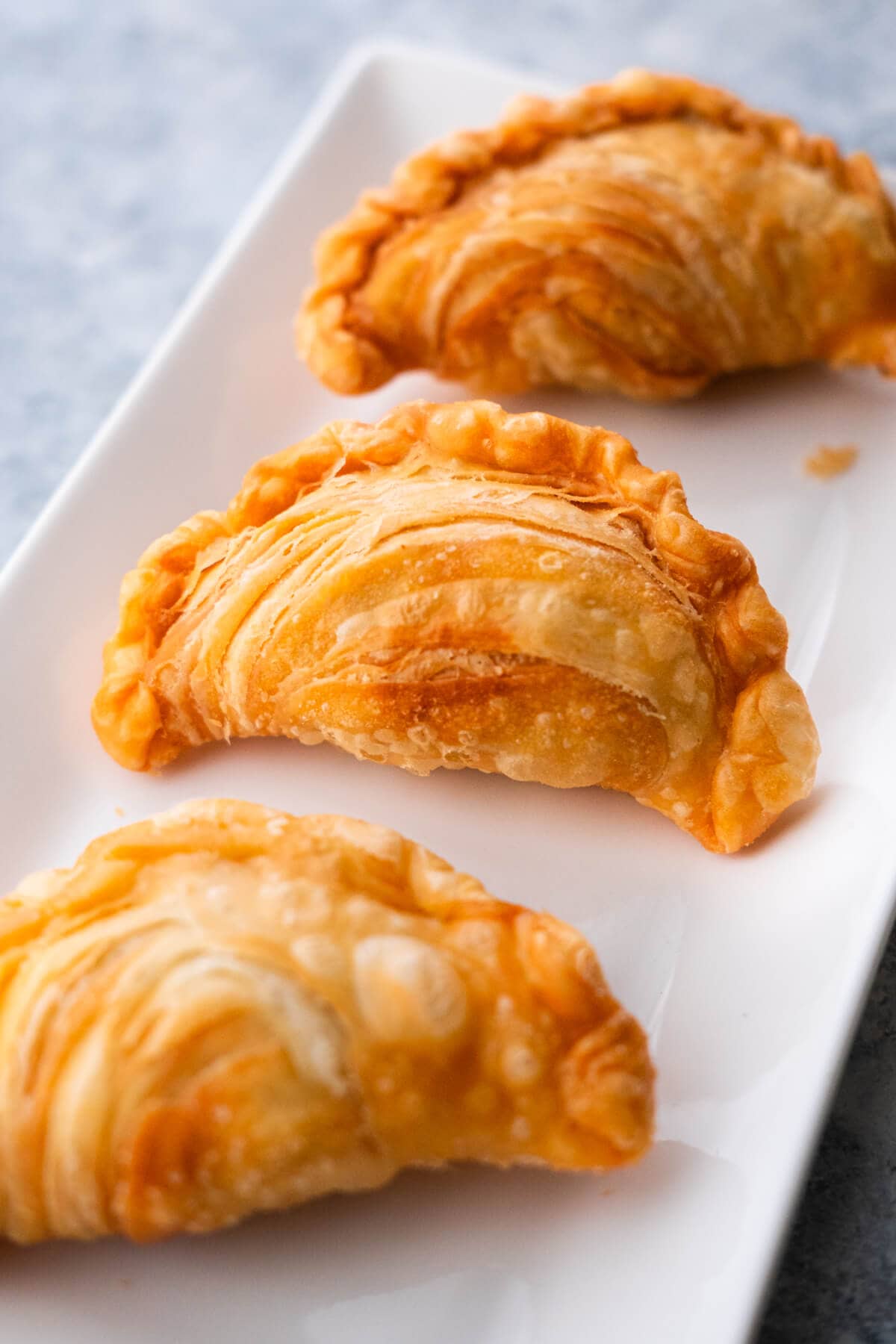 Spiral curry puff with crispy and crumbly pastry shell. 