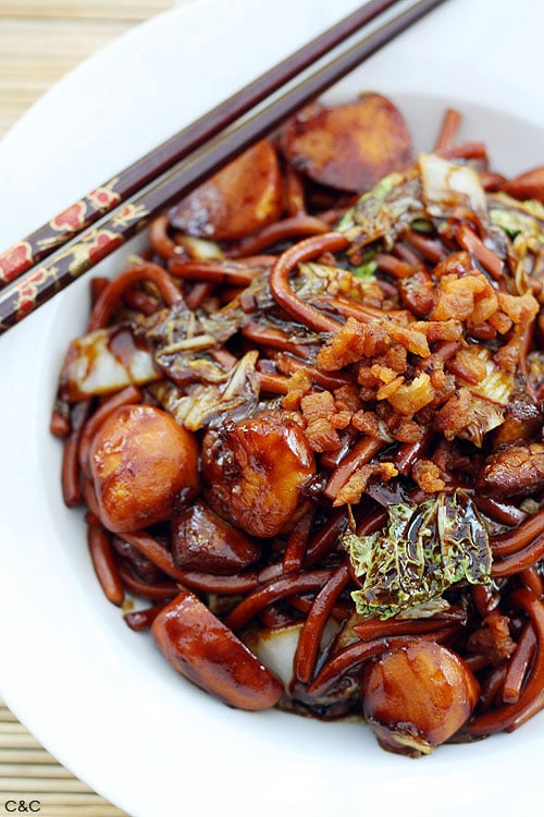 KL Hokkien mee served on a plate. 