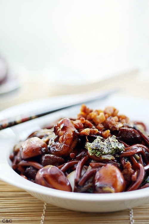 Authentic KL Hokkien Mee recipe with dark gravy. 