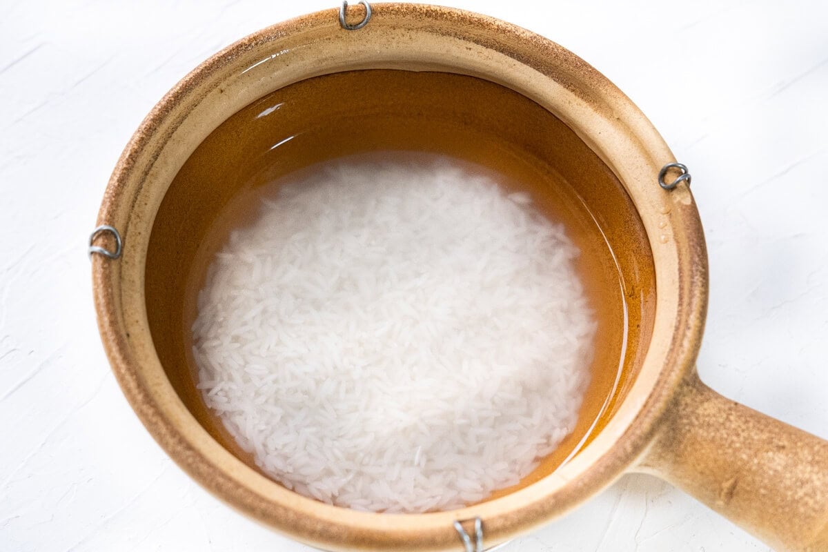 Rice and water in a claypot. 