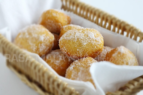 Cheater Donuts using Pillsbury biscuits. Fluffy, light, pillowy and oh-so-YUM. These sugared Pillsbury biscuits are the BEST! | www.666630.xyz