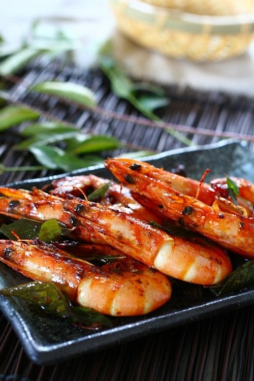 Easy skillet shrimps with curry leaves.