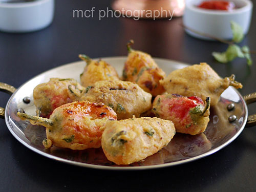 Indian vegetable tempura appetizers, ready to serve.