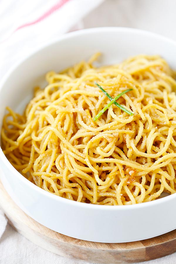 Easy noodles with Vietnamese garlic sauce in a white serving dish. 