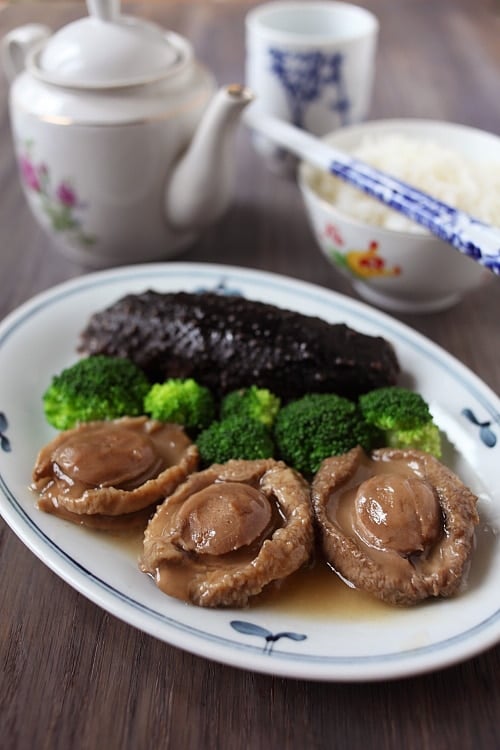 Braised abalone with sea cucumber and broccoli in Chinese Malaysian style.