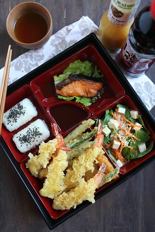 Ebi Tempura with crispy batter in Japanese bento serving dish in this easy and quick shrimp tempura recipe.