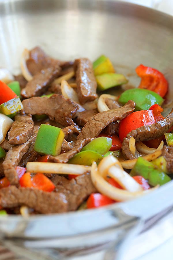 Easy and delicious Asian black pepper beef stir fry in brown sauce in a skillet.