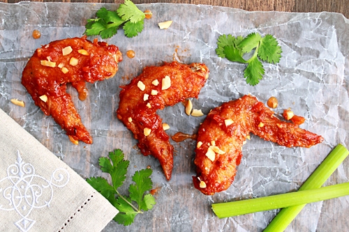 Easy and delicious Thai buffalo wings in red sauce.