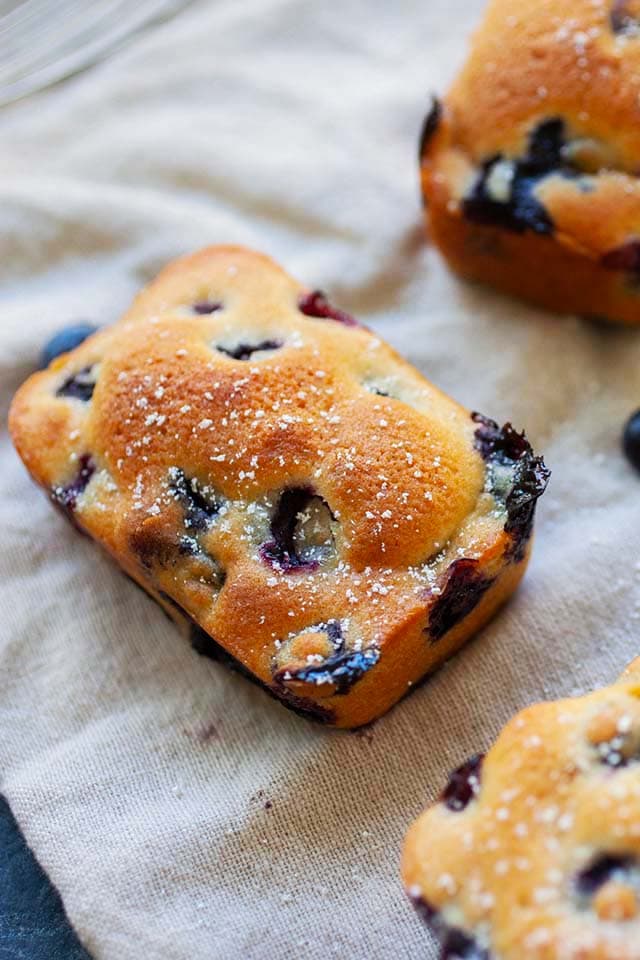 Blueberry cake dusted with powdered sugar.