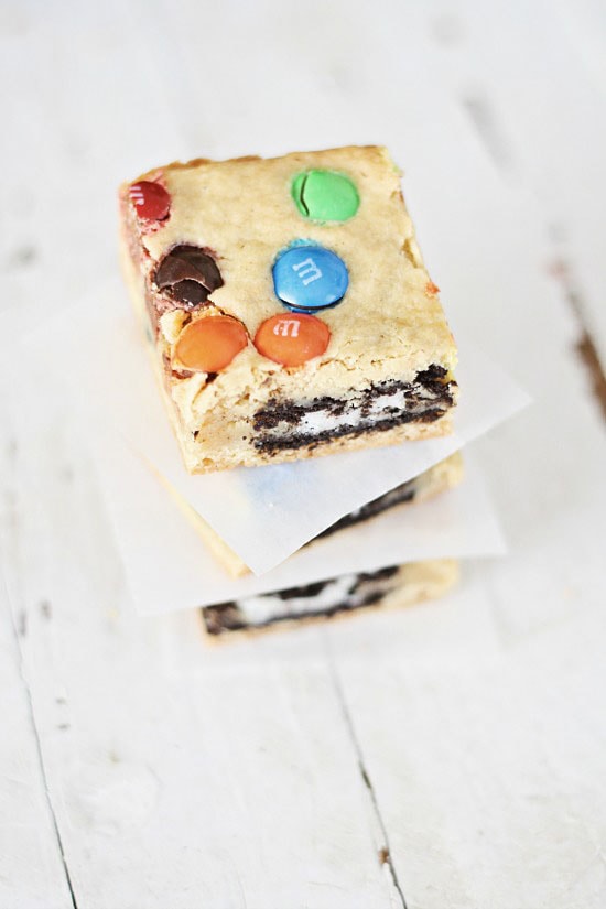 Homemade M&M's and Oreo Cookies snacks, ready to serve.