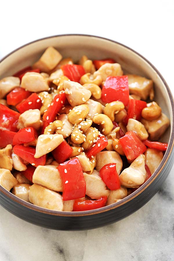 Chinese Cashew nuts chicken with red and green bell peppers in a bowl.