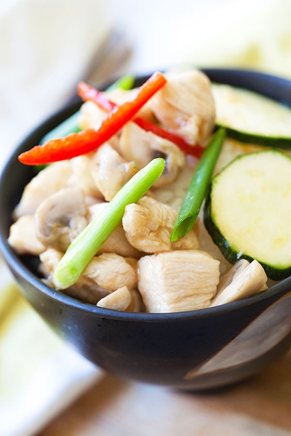 Homemade healthy Asian stir fry mushroom chicken with mushroom and zucchini in Asian brown sauce.