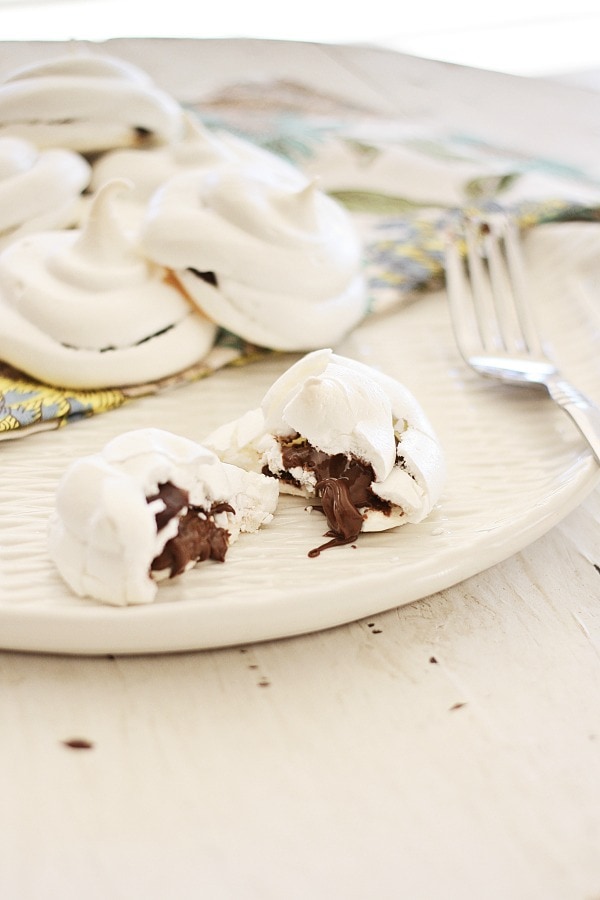 Easy homemade Nutella meringue.