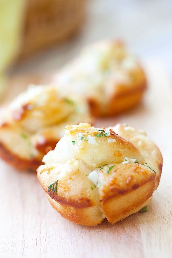 Easy and delicious mini garlic monkey bread ready to serve.