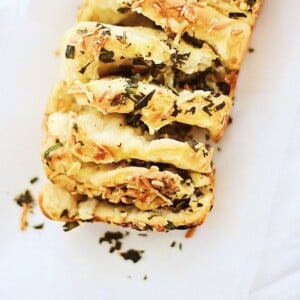 garlic herb and cheese pull apart bread