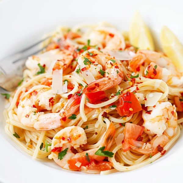 Spicy Shrimp Pasta - the easiest and best shrimp pasta with chili flakes, in a buttery and lemony garlic herb sauce, takes 20 mins! | www.666630.xyz