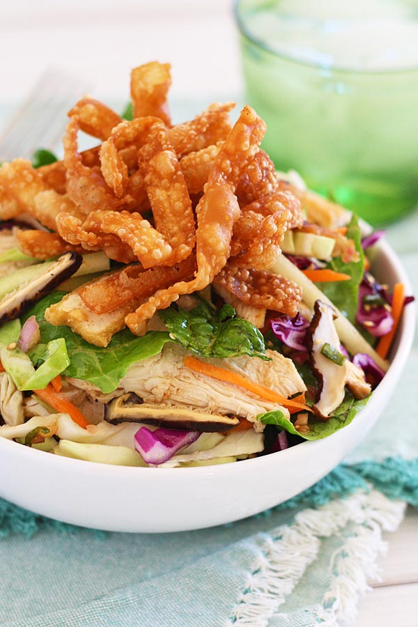 Easy chinese chicken salad served in dish, super refreshing and good.