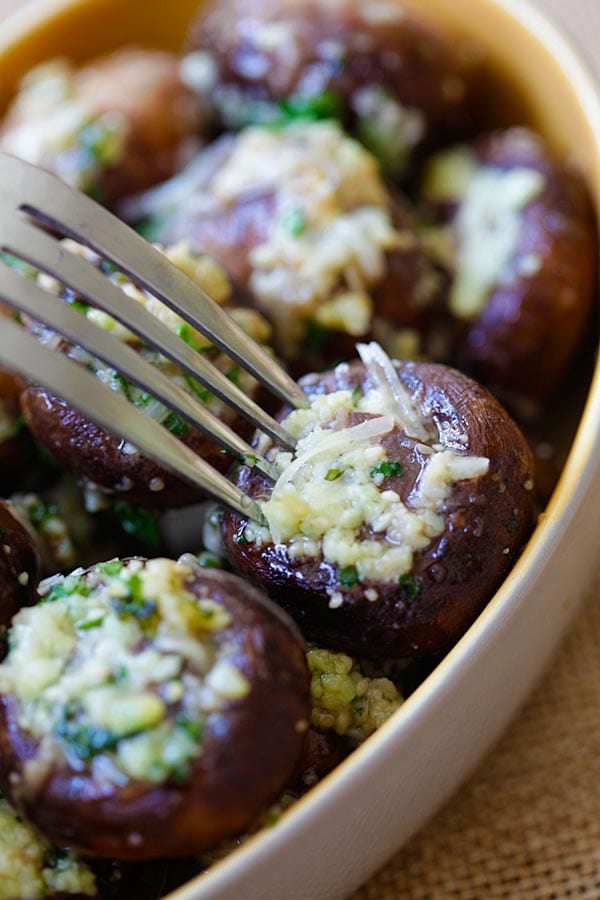 Garlic Parmesan Roasted Mushrooms ready to serve.