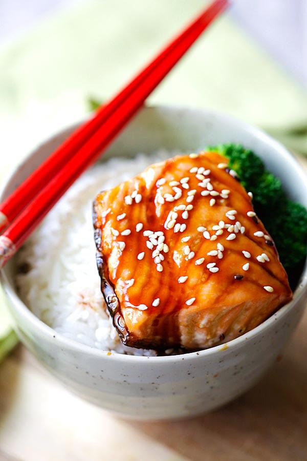 Salmon teriyaki served with rice and broccoli. 