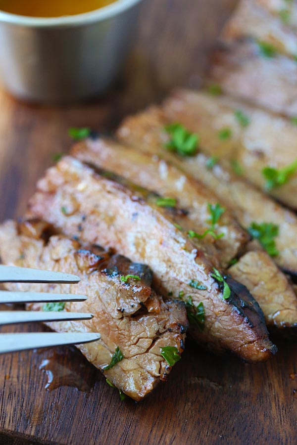 How to make honey Sriracha Flank Steak.