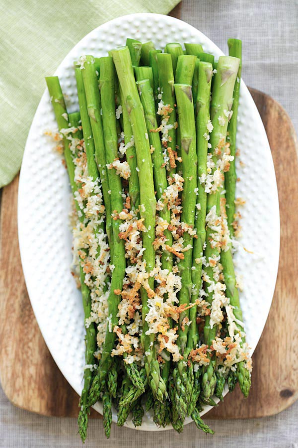 Top down view of healthy asparagus with lemon parmesan breadcrumbs in a plate.