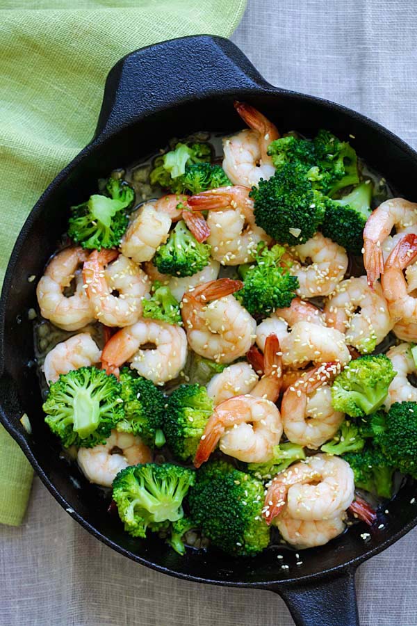 Asian style honey sesame shrimp with broccoli in honey sesame sauce. 