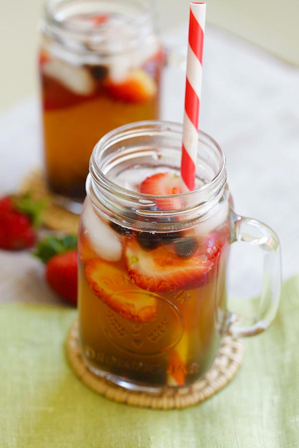 Taiwanese style easy homemade strawberry green tea with strawberry and tapioca pearl boba.