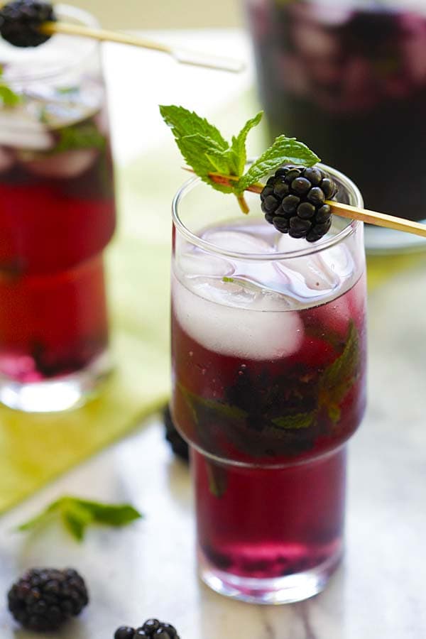 Easy and quick homemade blackberry mojito cocktail.