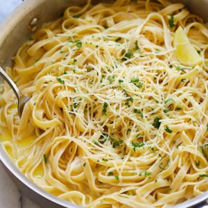 creamy garlic parmesan fettuccine