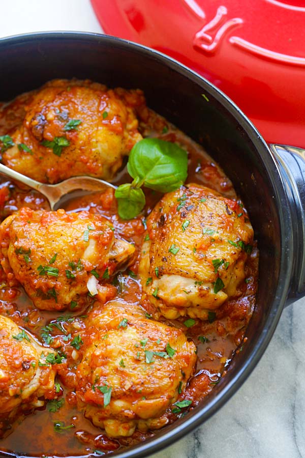 Quick and easy Italian style one-pot braised chicken ready to serve.