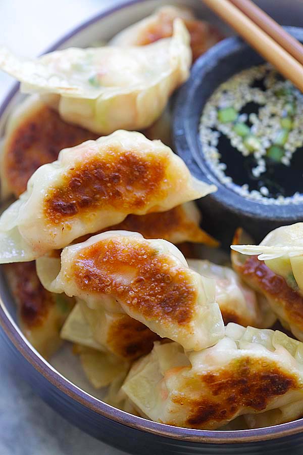 Easy and quick Japanese ebi gyoza dumplings.