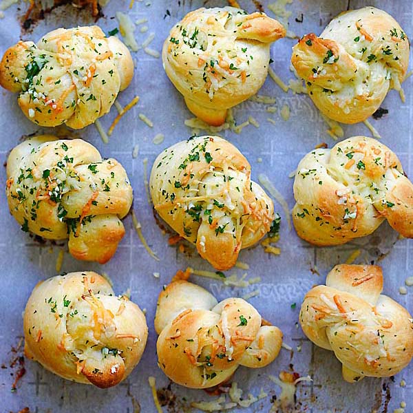 Garlic Parmesan Dinner Rolls