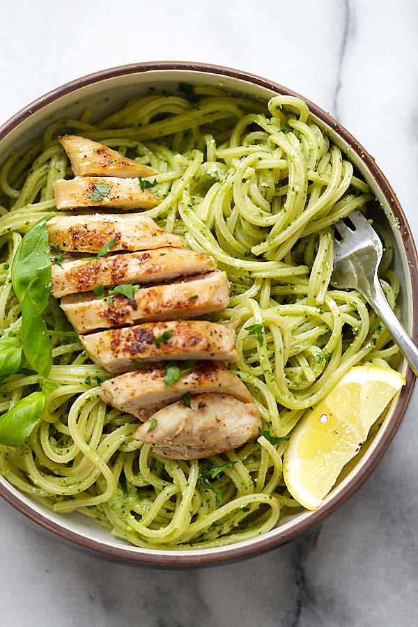 Pesto sauce made with yogurt and Parmesan cheese spaghetti pasta and easy grilled chicken on top.