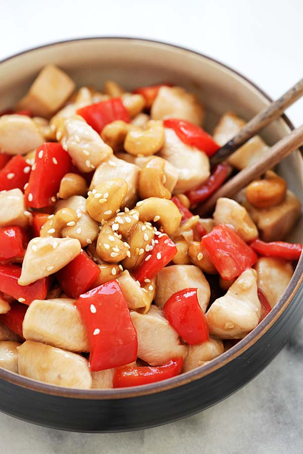 Healthy and easy Asian stir-fry chicken cashew nuts.