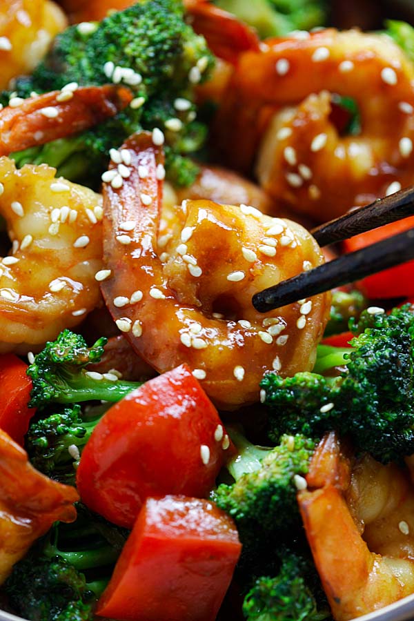 Homemade and easy Asian stir fry shrimp with broccoli with hoisin brown sauce.