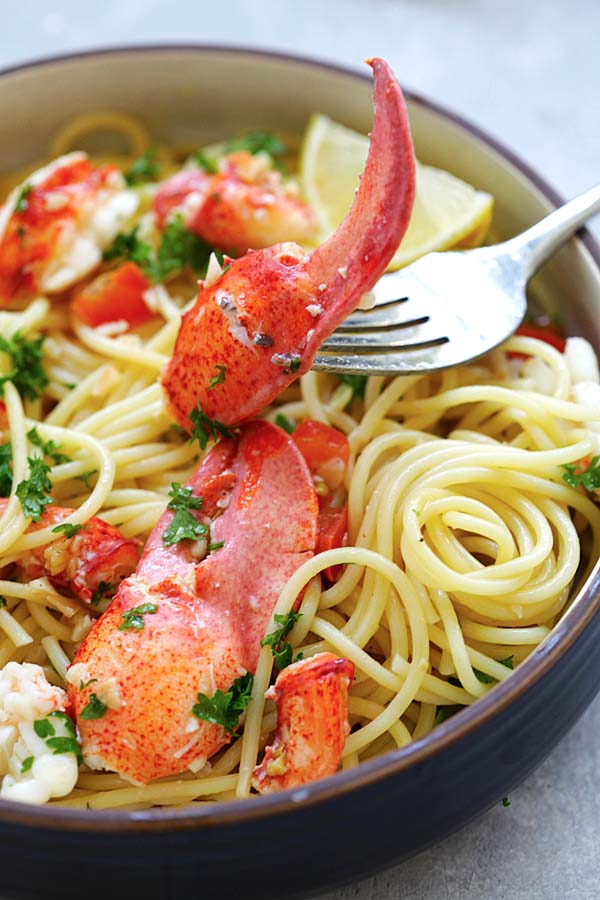 Butter lobster pasta with tomato and white wine.